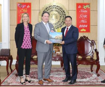 VNAH-DIRECT: Consul General Susan Burns, Ambassador Marc Knapper, Mr. Nguyen Thanh Ngoc, Chairman of Tay Ninh People's Committee