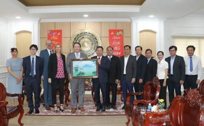 VNAH-DIRECT: USG delegation visits The People's Committee of Tay Ninh province