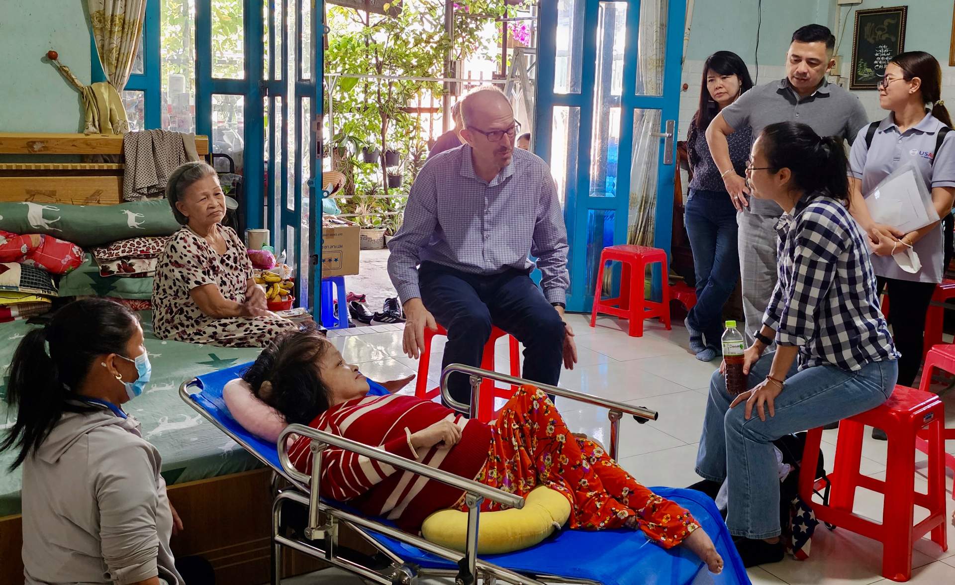 Mr. Anthony Kolb, Director Office of Environmental and Social Development and Ms. Le Nguyen of USAID/Vietnam visit a physical therapy club for children with disabilities in Đình Quân District, Dong Nai Province.